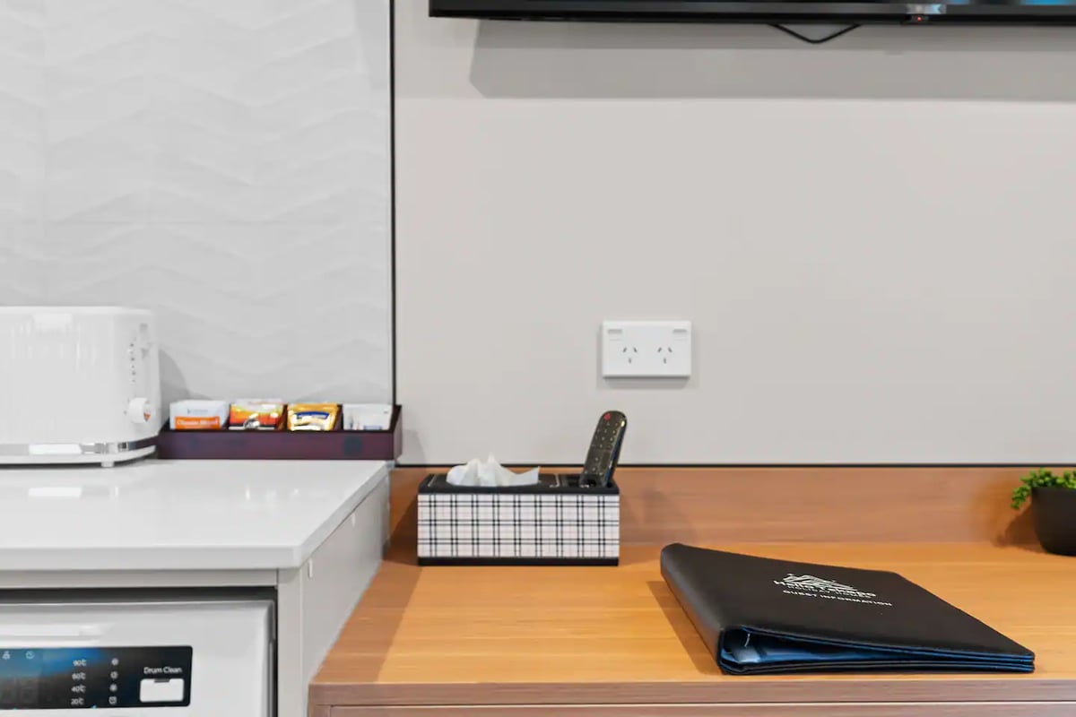 New warm 1 bedroom studio/unit1