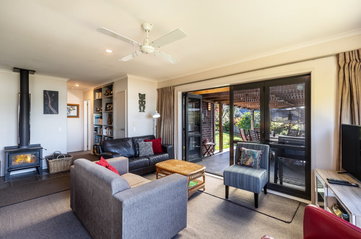 The Umpires Retreat - Quiet Home In Acacia Bay