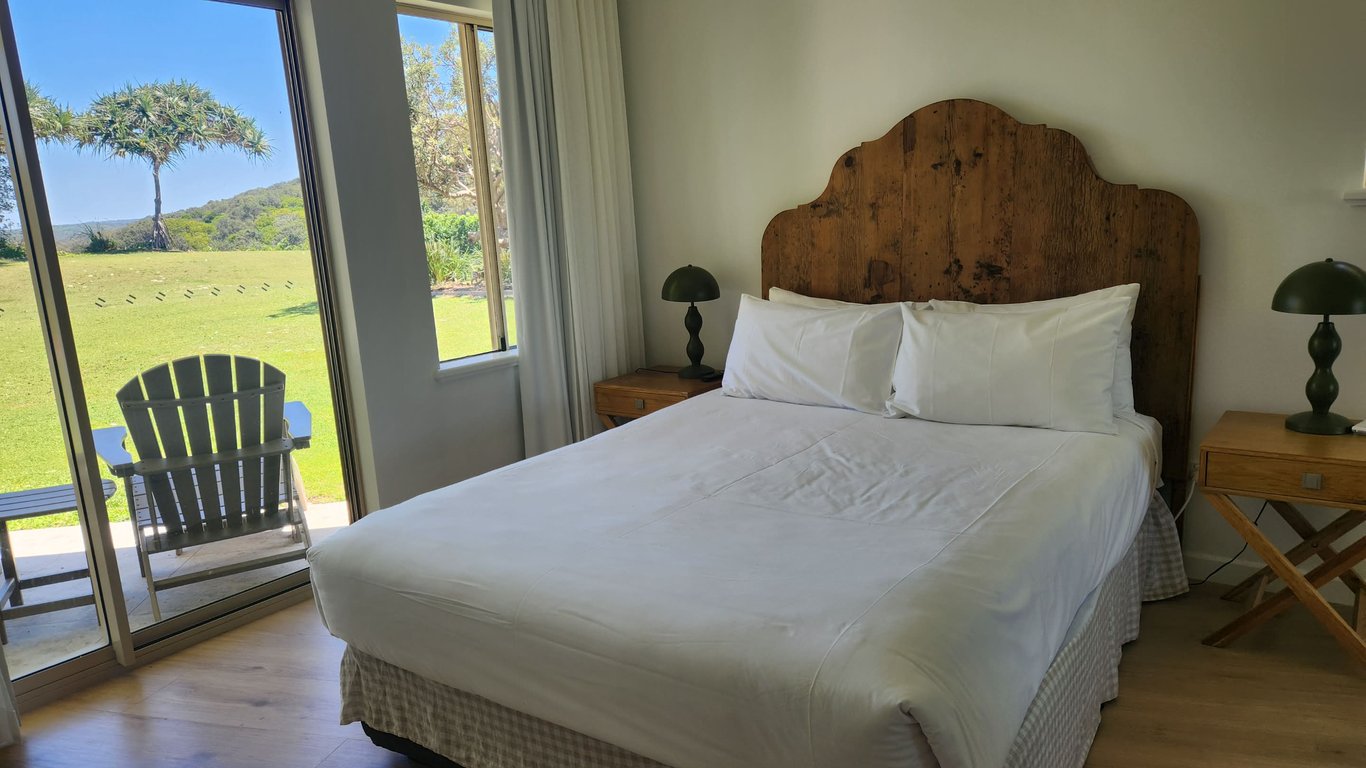 Deluxe Ground Floor Ocean View Apartment