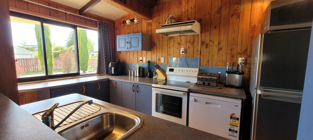 Angela Place - Large Sunny Bach In Kinloch