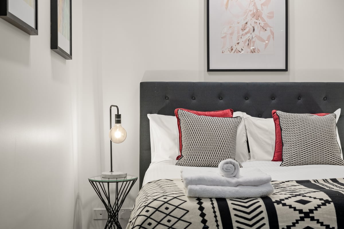 Iconic Fawkner Residence! 2 Bedrooms | 1 Bathroom | Free Parking