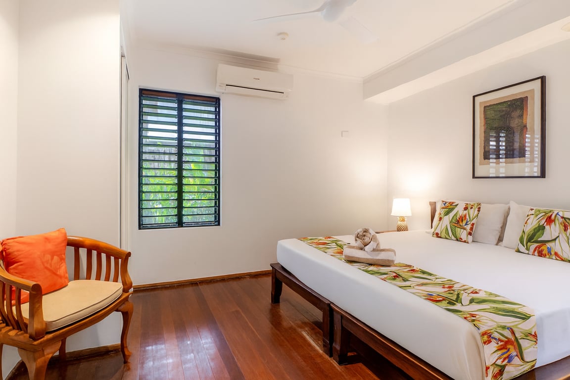 Deluxe King Garden View Apartment 