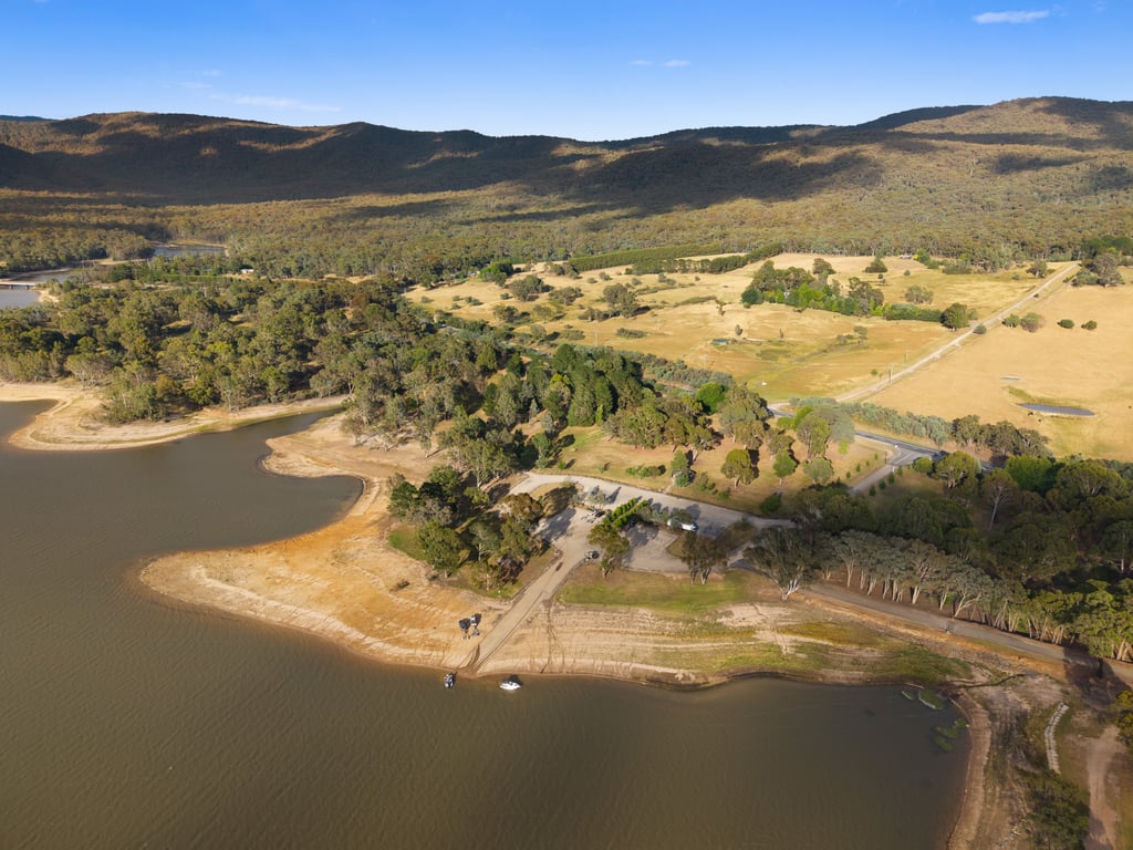 Yarrowood - Country Retreat near Lake Nillahcootie