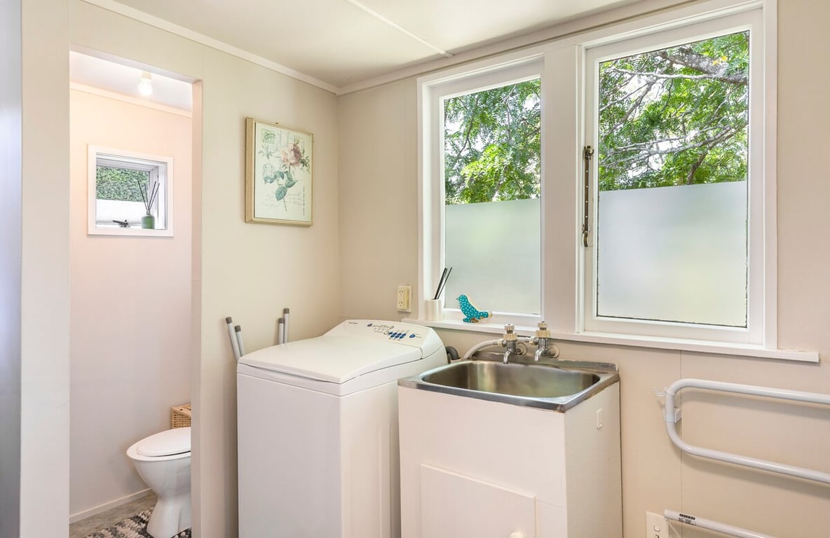 Plum Tree Retreat - Centrally Located Cottage