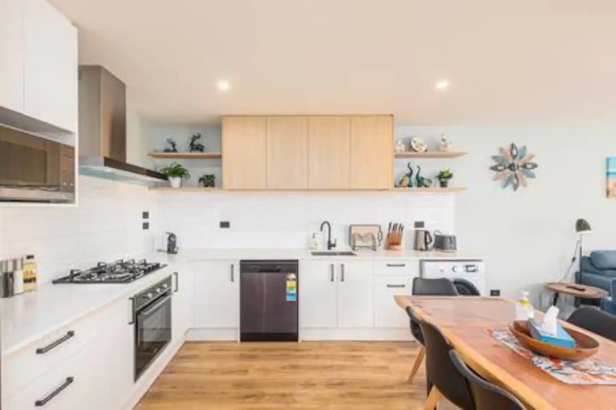 New, family friendly warm unit, mountain view