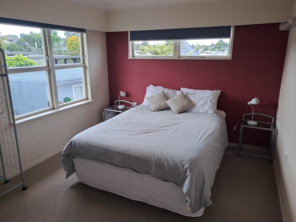 Large Home In Richmond Heights Includes Wifi