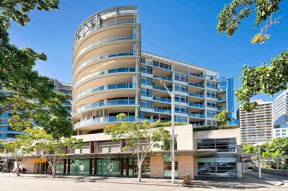 SHE35 - CBD Crib | Water Glimpses Meets Poolside Living