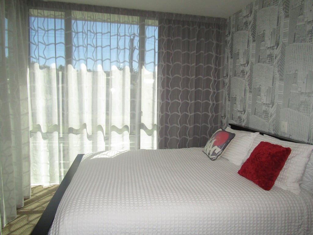 Modern Apartment Close To Town With Great Views