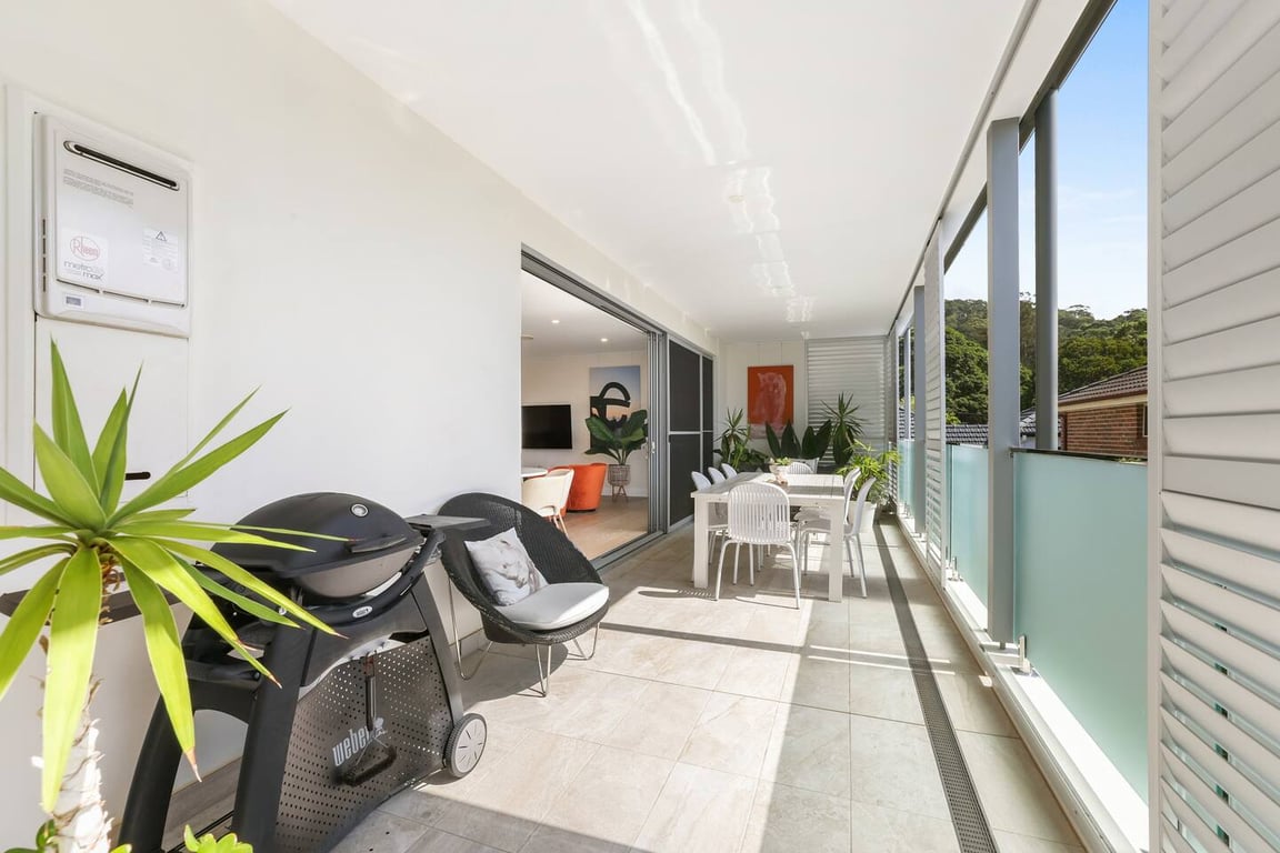 FOAM6 - Newport Nest | Bright Coastal Living Steps To The Beach