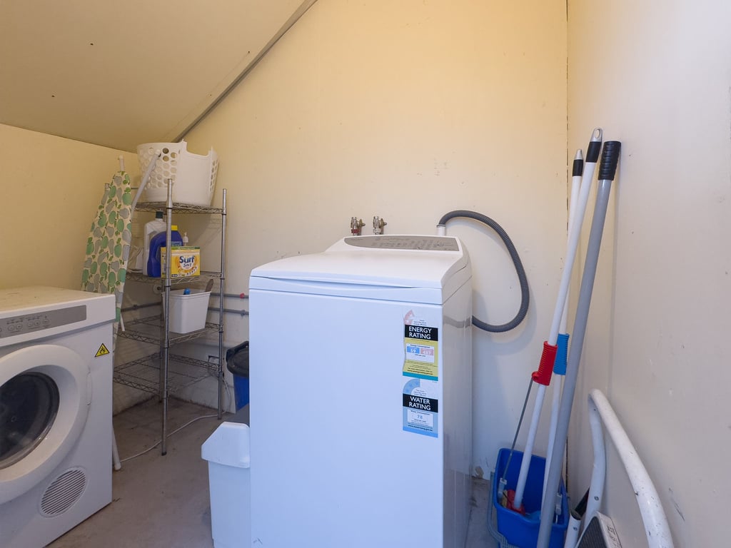 Cozy Corner at Jollies (Pet Friendly) 