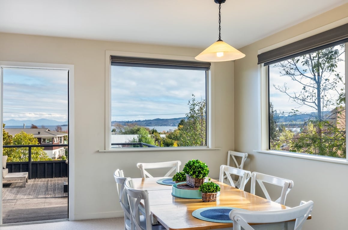 Great Lake Getaway - Your Spacious Taupo Retreat