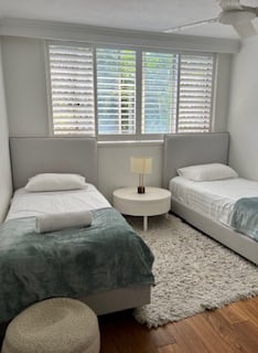 2 Bedroom Pool View with Courtyard-Unit 7 with A/C