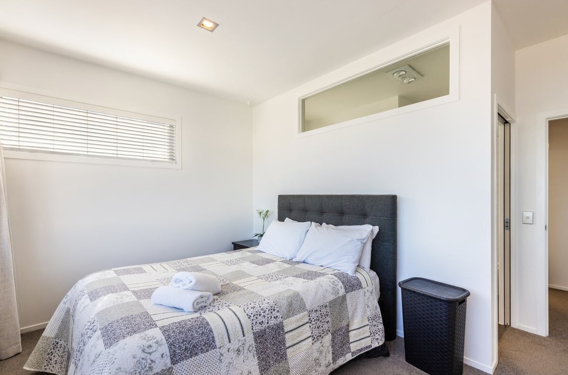 Modern Two Bedroom Apartment Great Location