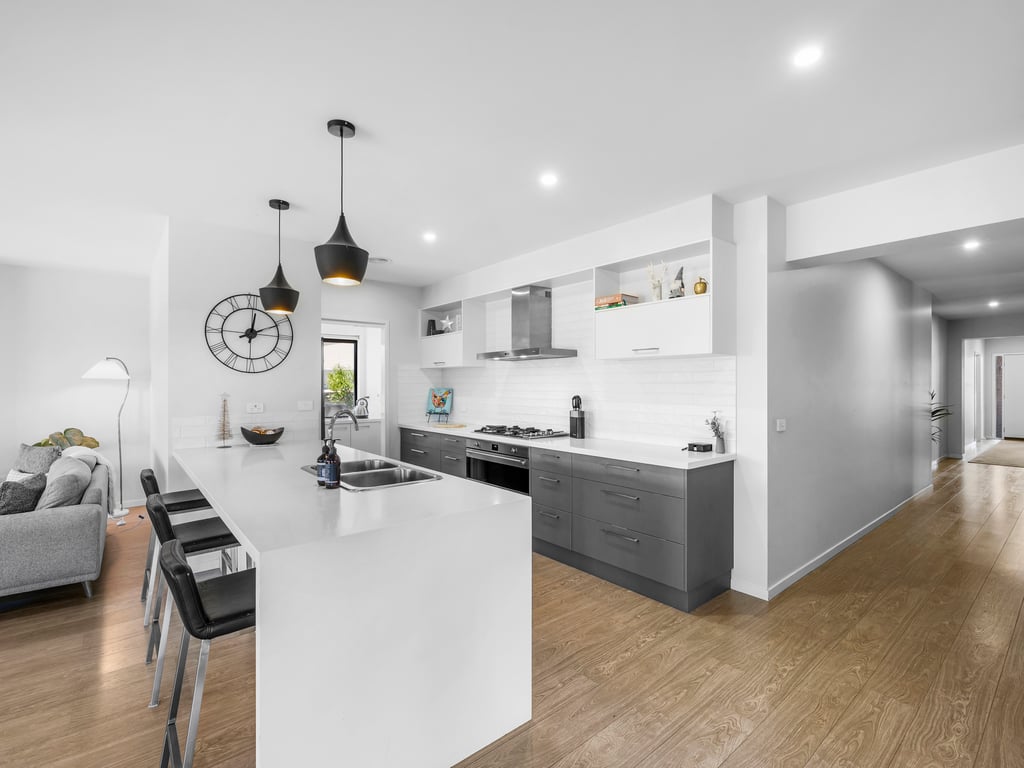 Dan's Rise - Family home with pool