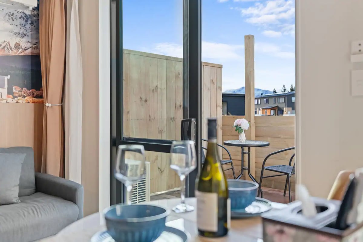 New warm modern 1 bedroom unit2