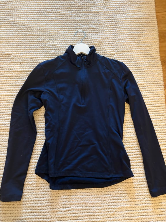 Mörkblå långärmad tröja