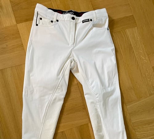 Vita ridbyxor från Catago