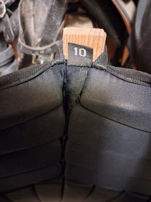 Svart skyddsväst från CRW stl 10 år - bild 2