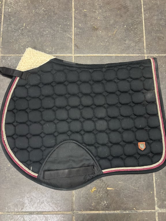 Svart schabrak med teddyfoder från Fairfield 