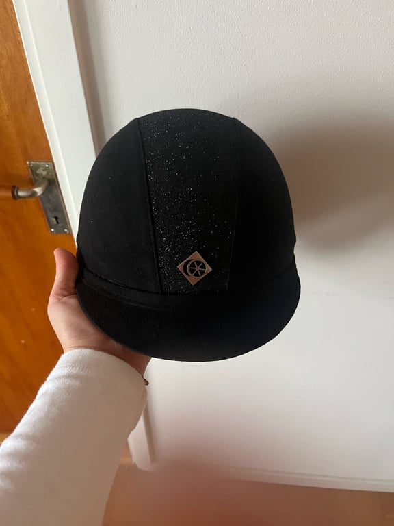 Svart charles Owen hjälm