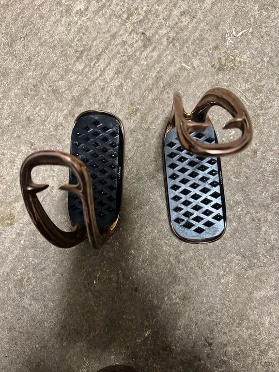 Magnetiska stigbyglar 