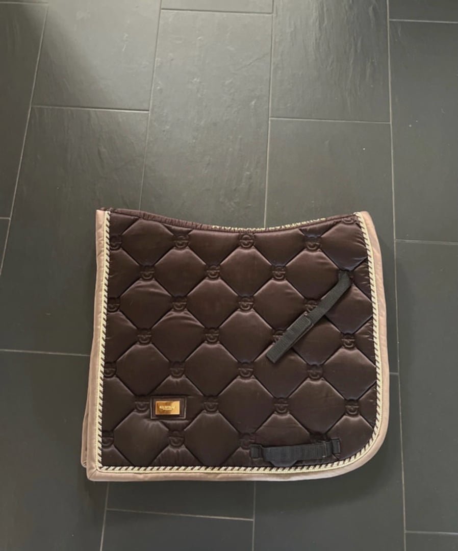 Brunt dressyr schabrak från Equestrian Stockholm - bild 1