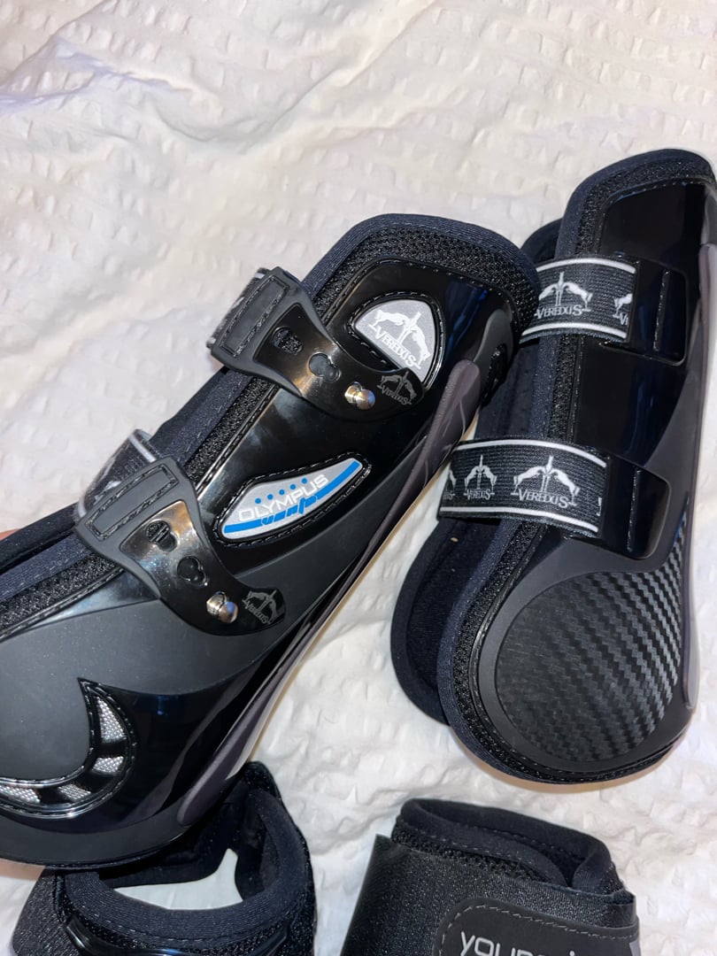 Svarta benskydd från Veredus - bild 2