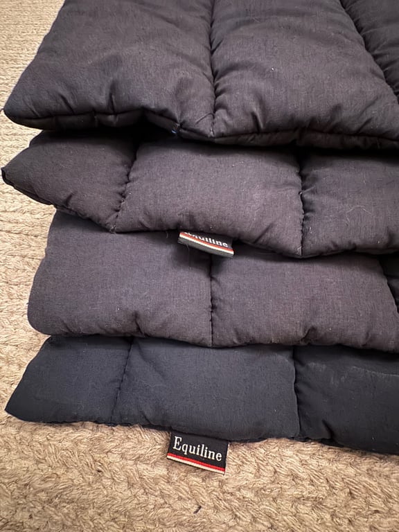 Mörkblå benpaddar  - bild 2