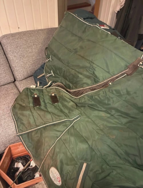 Mörkgrönt stalltäcke från Haglunds