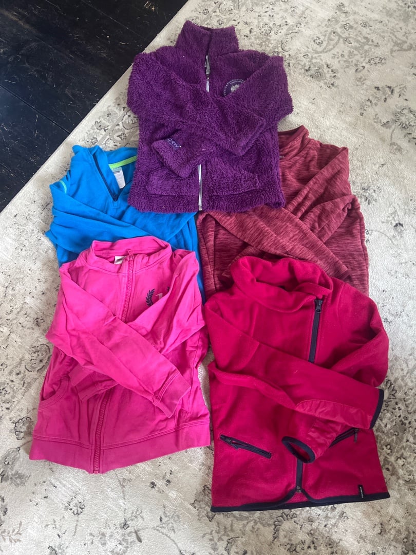 Blandade fleecetröjor i storlek 128