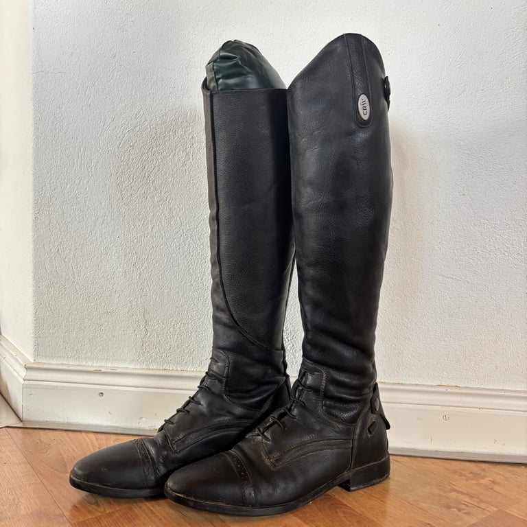 Svarta ridstövlar från CRW - bild 1