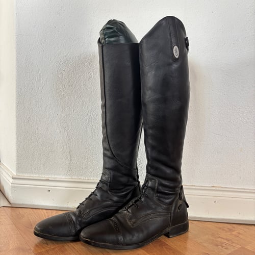Svarta ridstövlar från CRW