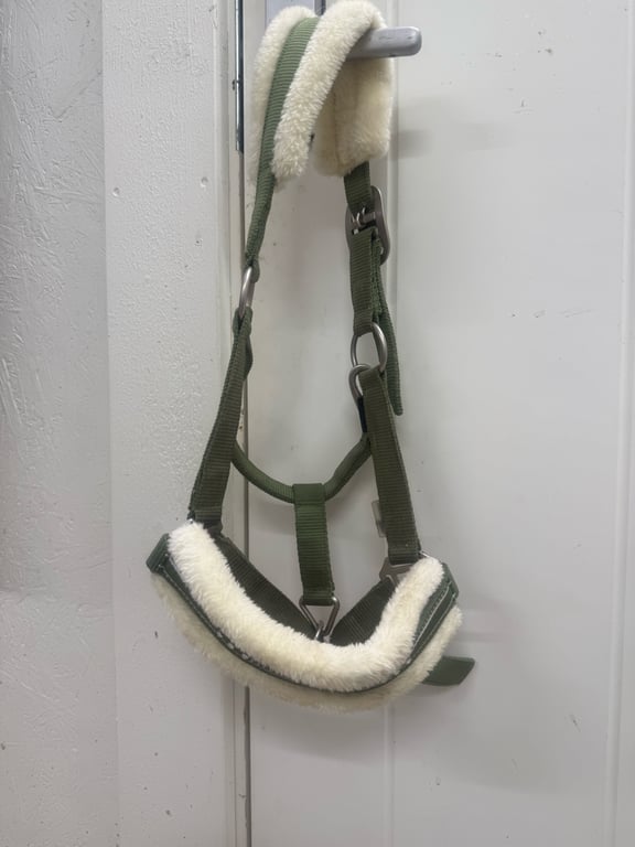 Grön/vit fluffgrimma - bild 1