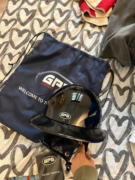 Svart hjälm från GPA - bild 1