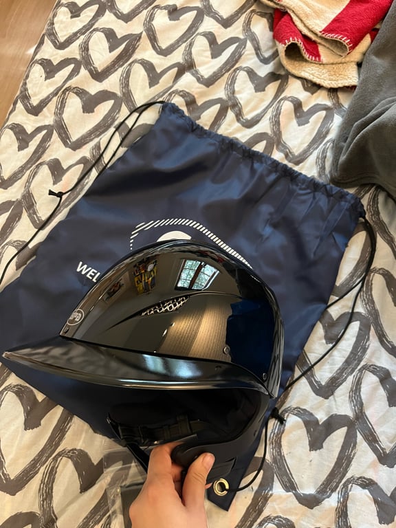 Svart hjälm från GPA - bild 2