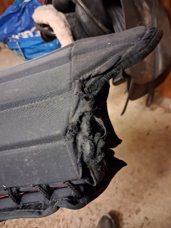 Svart skyddsväst från CRW stl 10 år - bild 3