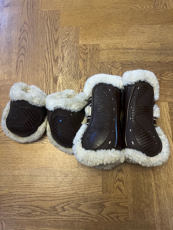 Bruna benskydd med fluff - bild 1