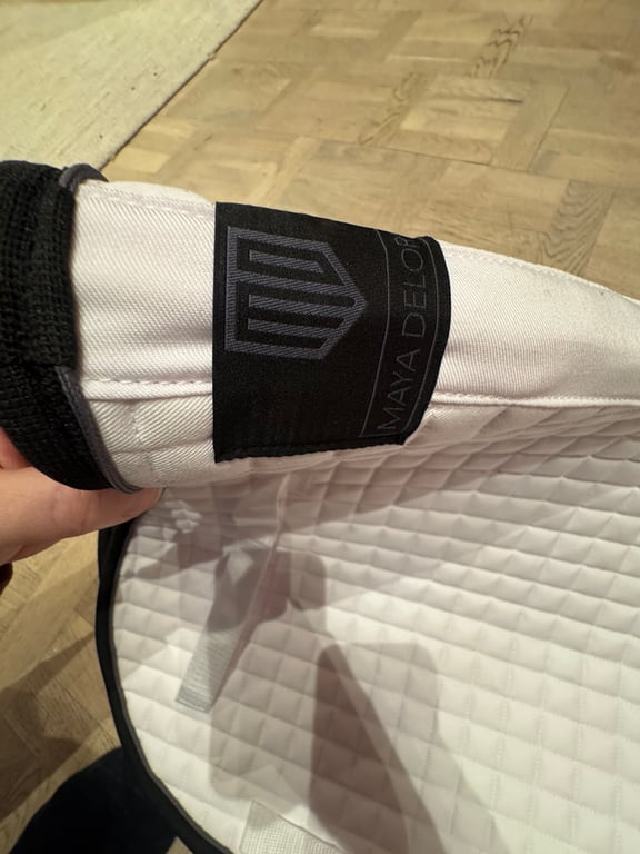 Vitt hoppschabrak från Maya Dolorez  - bild 2