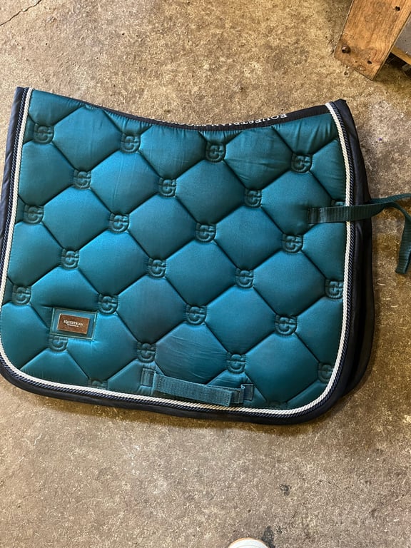 Grönt schabrak från Equestrian Stockholm