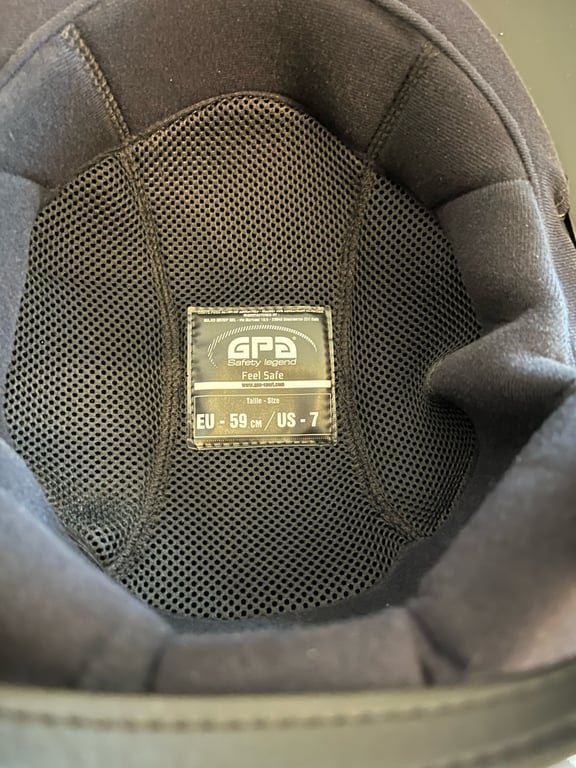 Svart hjälm från GPA - bild 3