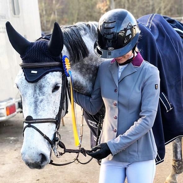 Grå kavaj med fina detaljer och bra kvalité från Tredstep