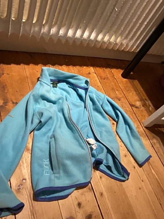 Blå fleecejacka,väldigt bra skick.