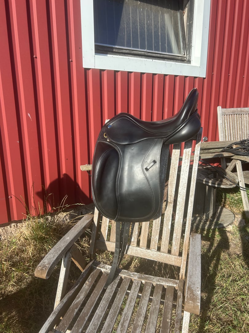 Svart sadel från Lippo - bild 1