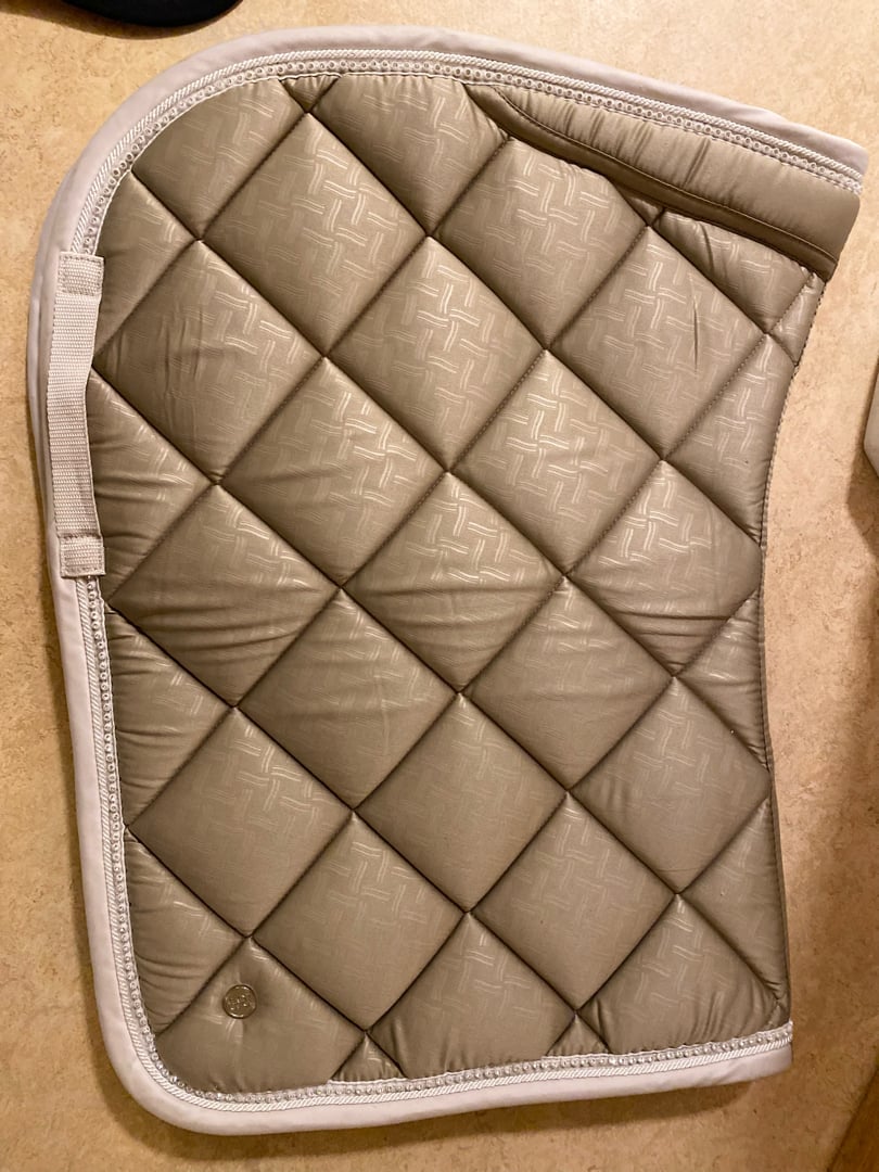 Beige schabrak