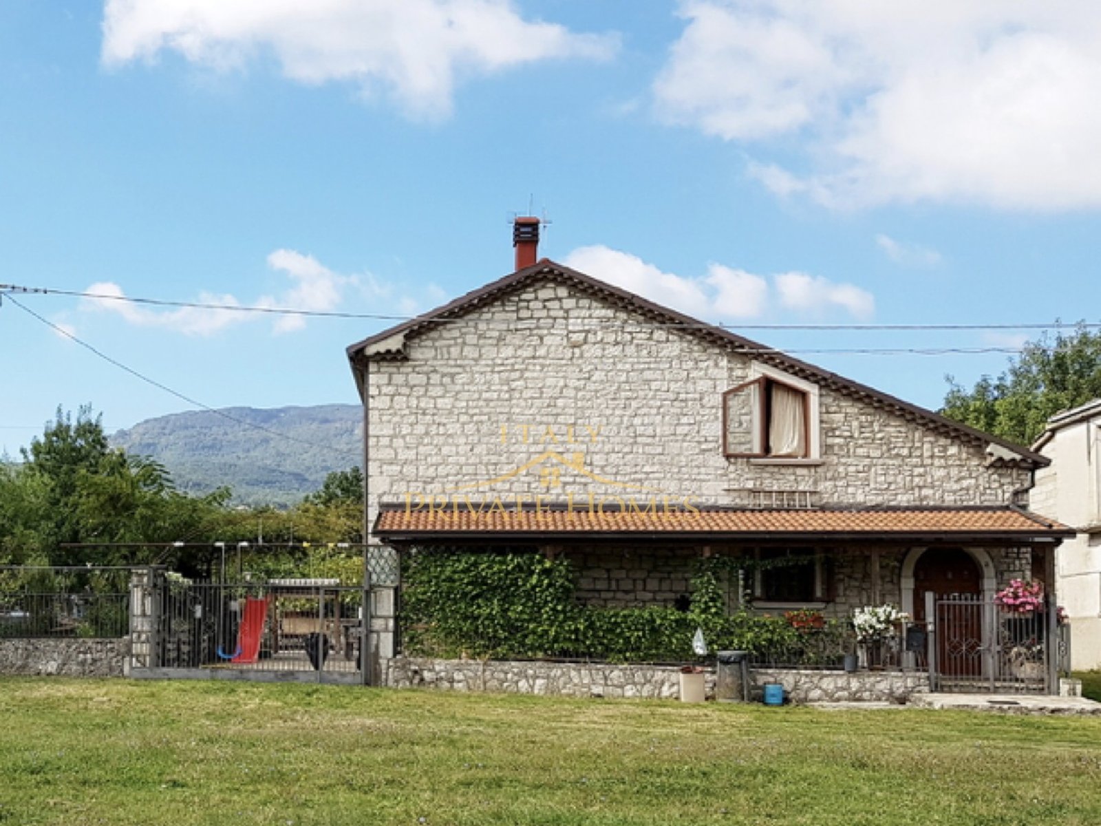 01_esterno_villa_1_picc_qu