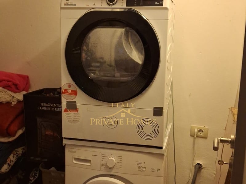 1000295558