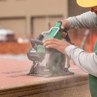 metabo-hpt-7-14in-circular-saw-rear-handle