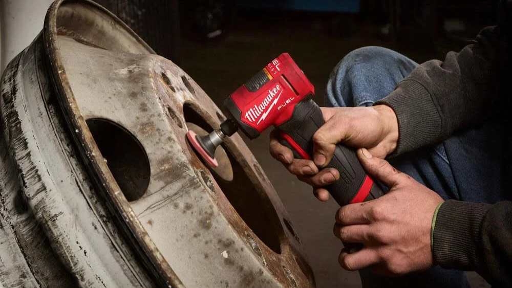 The Cordless Milwaukee M12 Die Grinder That Finally Kills the Air Hose