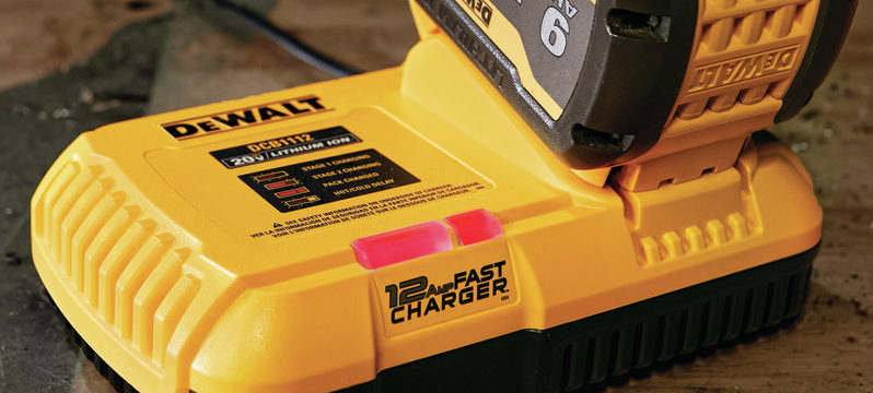 DEWALT 20V Battery 5.0Ah (DCB205) + 6-Amp Charger (DCB1106) + Carry Bag – Open Box