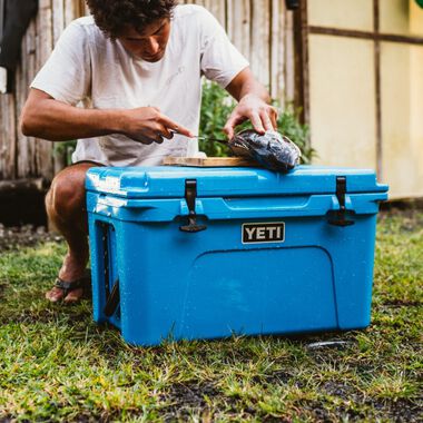 yeti-tundra-65-hard-cooler-big-wave-blue